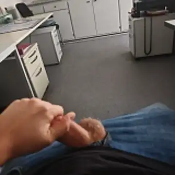 Snapshot of stunning_stallion chatting on November 16, 2025, 11:16 am stunning stallion online show from November 16, 2025, 11:16 am