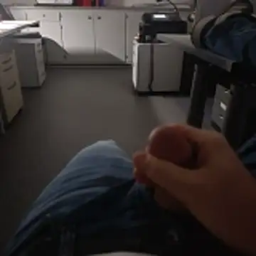 Snapshot of stunning_stallion chatting on November 17, 2025, 4:13 pm stunning stallion online show from November 17, 2025, 4:13 pm