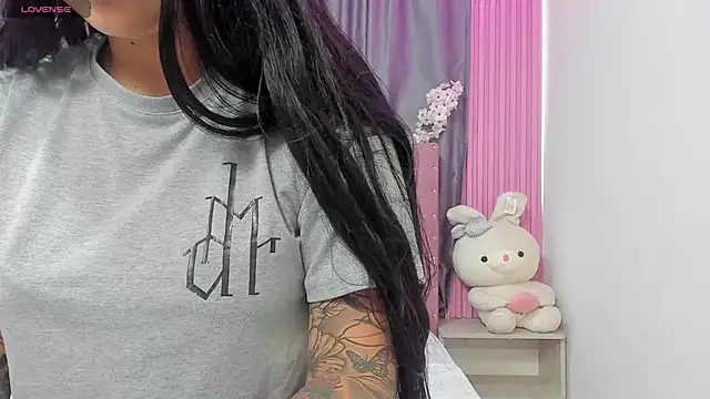 Nayla-Mouna online show from October 8, 2025, 7:44 pm