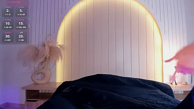 ALICESANDOVAL online show from April 11, 2026, 11:14 am