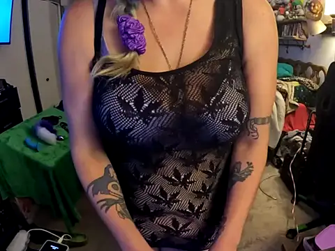 R4inbowK1tty online show from October 15, 2025, 3:17 am