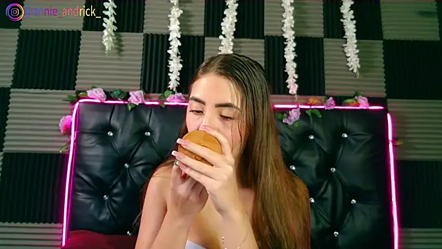  leda swan  online show from February 20, 2026, 1:11 pm