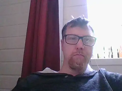 willzchen12 online show from November 1, 2025, 3:47 pm