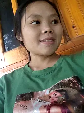 Snapshot of omiu-baby chatting on November 5, 2025, 1:05 am omiu-baby online show from November 5, 2025, 1:05 am