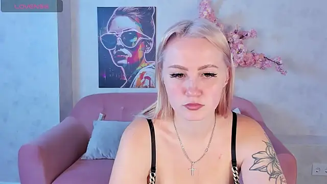 Snapshot of Joyce_Howard chatting on September 10, 2025, 1:49 am Joyce Howard online show from September 10, 2025, 1:49 am