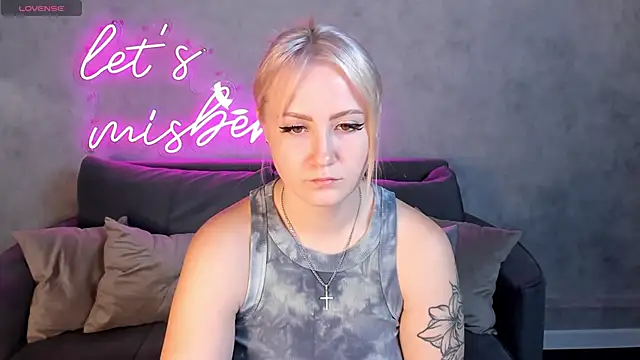 Snapshot of Joyce_Howard chatting on September 15, 2025, 1:49 am Joyce Howard online show from September 15, 2025, 1:49 am