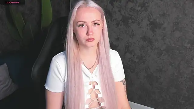 Snapshot of Joyce_Howard chatting on September 26, 2025, 2:04 am Joyce Howard online show from September 26, 2025, 2:04 am