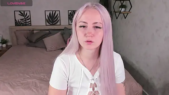 Snapshot of Joyce_Howard chatting on September 28, 2025, 1:33 am Joyce Howard online show from September 28, 2025, 1:33 am