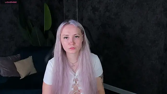 Snapshot of Joyce_Howard chatting on October 10, 2025, 2:21 am Joyce Howard online show from October 10, 2025, 2:21 am