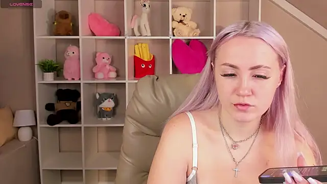 Snapshot of Joyce_Howard chatting on October 15, 2025, 2:11 am Joyce Howard online show from October 15, 2025, 2:11 am