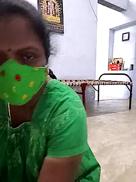 Snapshot of umashreetamil chatting on March 13, 2026, 4:08 am umashreetamil online show from March 13, 2026, 4:08 am
