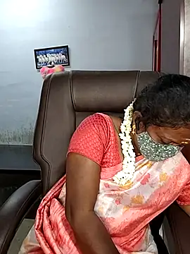 Snapshot of umashreetamil chatting on March 13, 2026, 4:13 pm umashreetamil online show from March 13, 2026, 4:13 pm