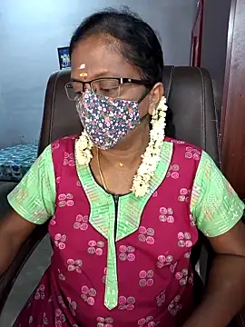 Snapshot of umashreetamil chatting on April 21, 2026, 5:39 pm umashreetamil online show from April 21, 2026, 5:39 pm