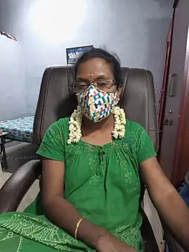 Snapshot of umashreetamil chatting on May 25, 2026, 1:22 am umashreetamil online show from May 25, 2026, 1:22 am
