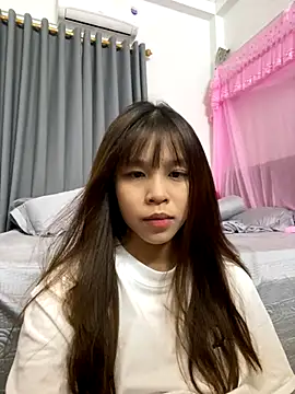 linh  cute online show from September 9, 2025, 2:00 am