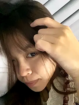 linh  cute online show from September 18, 2025, 2:02 am