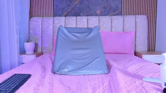 mia scot online show from March 19, 2026, 12:20 pm