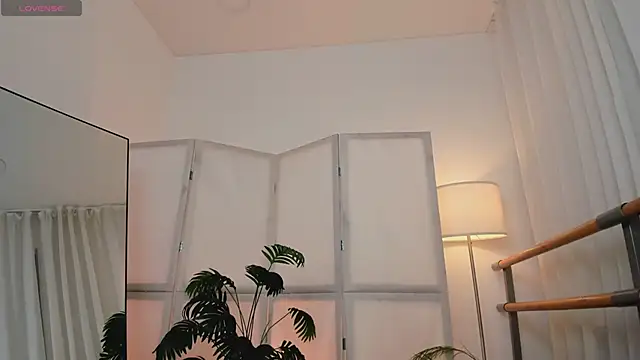 Lina Glow online show from January 15, 2026, 6:40 am