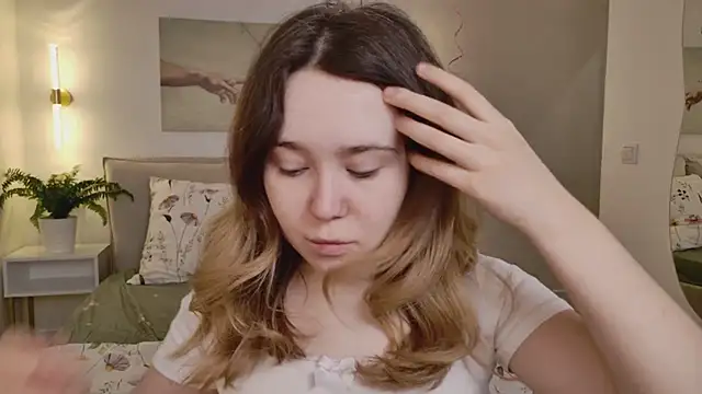 Lina Glow online show from February 15, 2026, 7:05 am