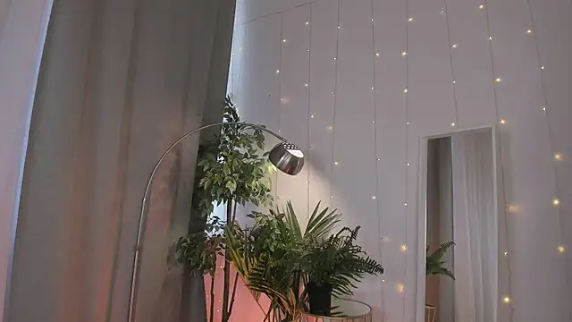 Lina Glow online show from April 1, 2026, 6:47 am