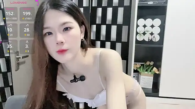 Snapshot of Yueyue-MM chatting on September 26, 2025, 12:14 am Yueyue-MM online show from September 26, 2025, 12:14 am