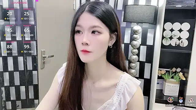 Snapshot of Yueyue-MM chatting on October 22, 2025, 1:06 am Yueyue-MM online show from October 22, 2025, 1:06 am