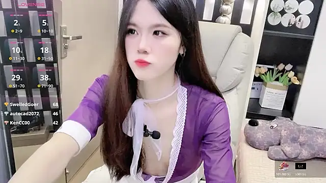 Yueyue-MM online show from November 15, 2025, 4:54 am