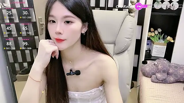 Yueyue-MM online show from March 25, 2026, 1:28 pm