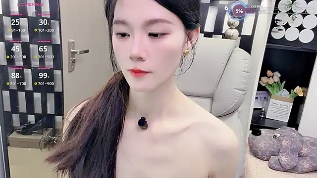 Yueyue-MM online show from May 10, 2026, 2:44 pm