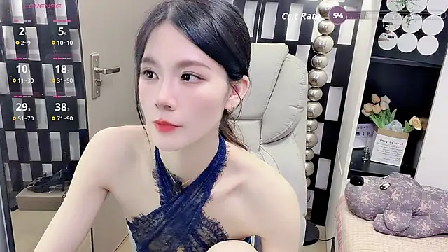 Yueyue-MM online show from May 12, 2026, 12:57 pm