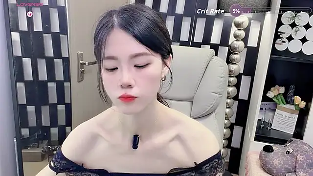 Yueyue-MM online show from May 20, 2026, 2:07 am