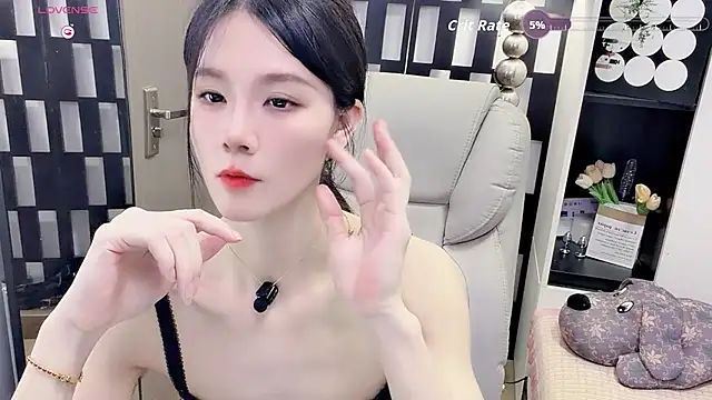Yueyue-MM online show from May 21, 2026, 2:24 pm