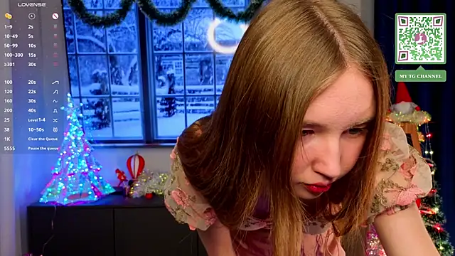 ElfredaTupy online show from December 5, 2025, 8:16 pm