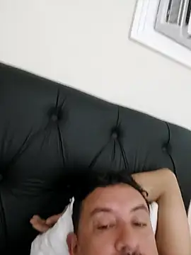 Snapshot of andrerj22 chatting on October 6, 2025, 3:53 pm andrerj22 online show from October 6, 2025, 3:53 pm