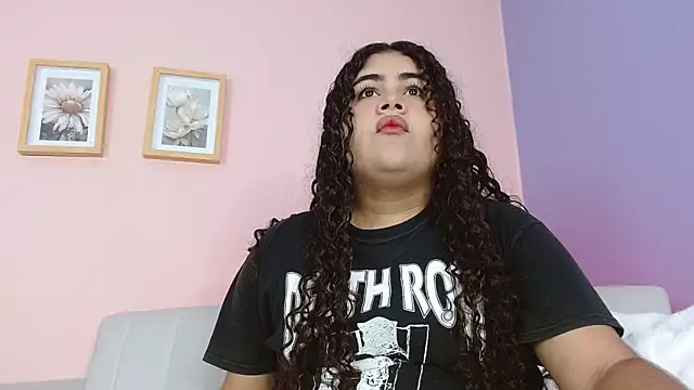 Snapshot of lourdes_moon22 chatting on September 20, 2025, 1:01 pm lourdes moon22 online show from September 20, 2025, 1:01 pm