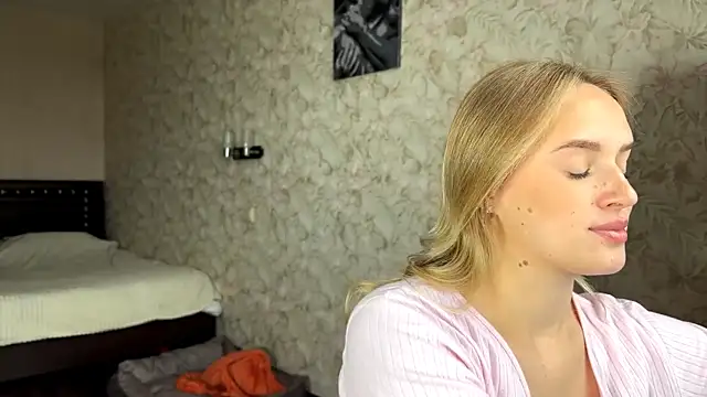 ElisabetLorney online show from September 20, 2025, 7:09 am