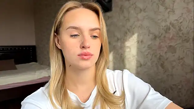 ElisabetLorney online show from October 3, 2025, 8:11 am