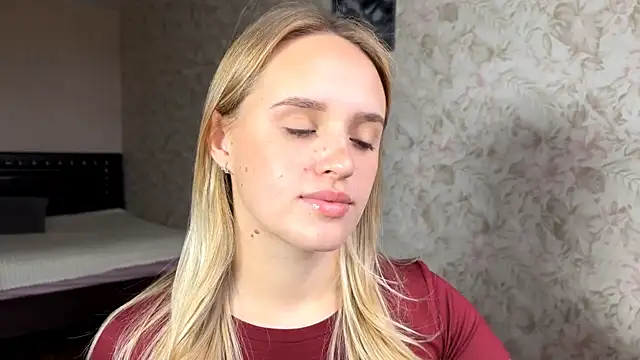 ElisabetLorney online show from October 7, 2025, 7:38 am