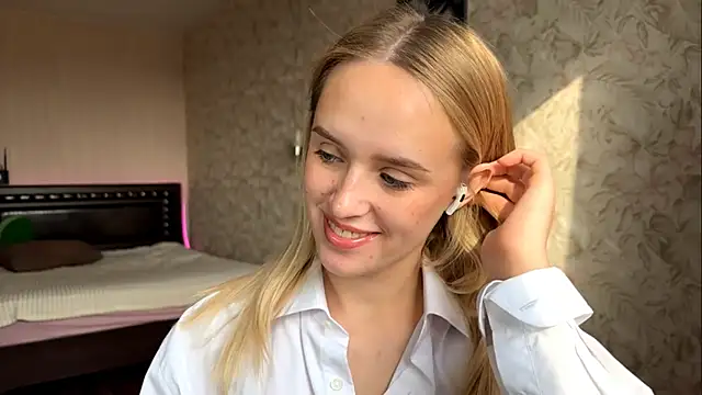 ElisabetLorney online show from October 11, 2025, 8:02 am