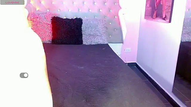 Honey Moontsts online show from February 23, 2026, 12:24 pm