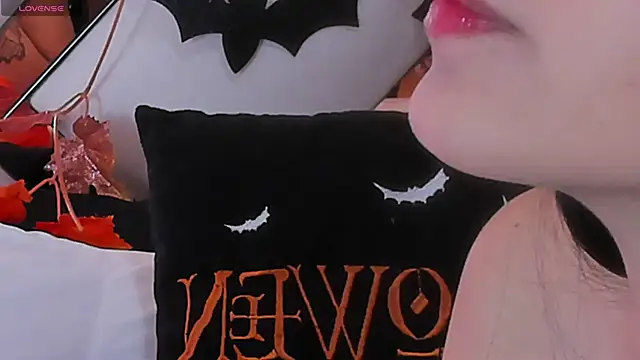 foxybunny online show from October 22, 2025, 1:06 am