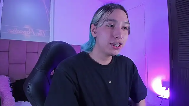 AngelFlexxx online show from April 23, 2026, 7:38 pm