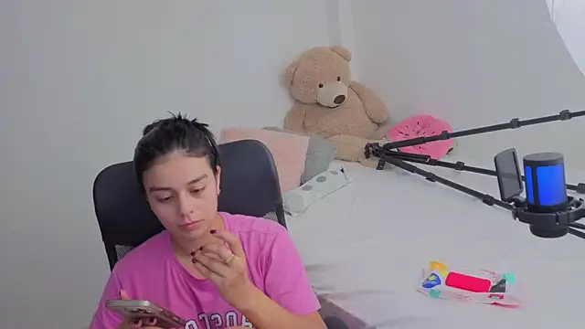 valerihouse online show from April 10, 2026, 1:33 am