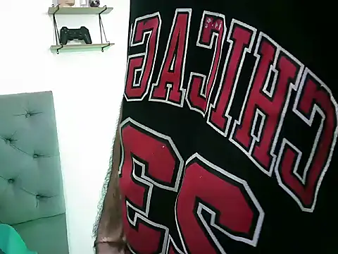 Snapshot of g0lden_boss chatting on October 3, 2025, 2:30 am g0lden boss online show from October 3, 2025, 2:30 am