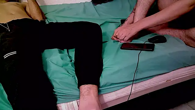 Snapshot of g0lden_boss chatting on October 8, 2025, 6:00 am g0lden boss online show from October 8, 2025, 6:00 am