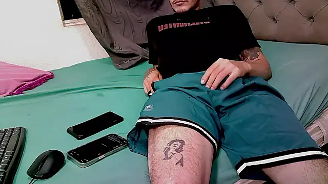 Snapshot of g0lden_boss chatting on October 11, 2025, 3:06 am g0lden boss online show from October 11, 2025, 3:06 am