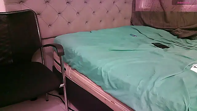 Snapshot of g0lden_boss chatting on October 14, 2025, 6:31 pm g0lden boss online show from October 14, 2025, 6:31 pm