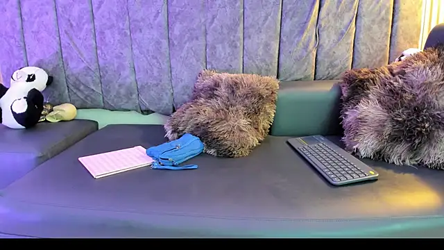 Rowan Mills online show from October 4, 2025, 8:18 pm