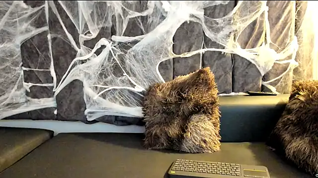 Rowan Mills online show from October 16, 2025, 8:10 pm