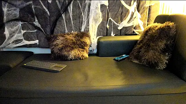 Rowan Mills online show from October 28, 2025, 8:33 pm